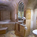 Kemerhan Cave אורגופ
